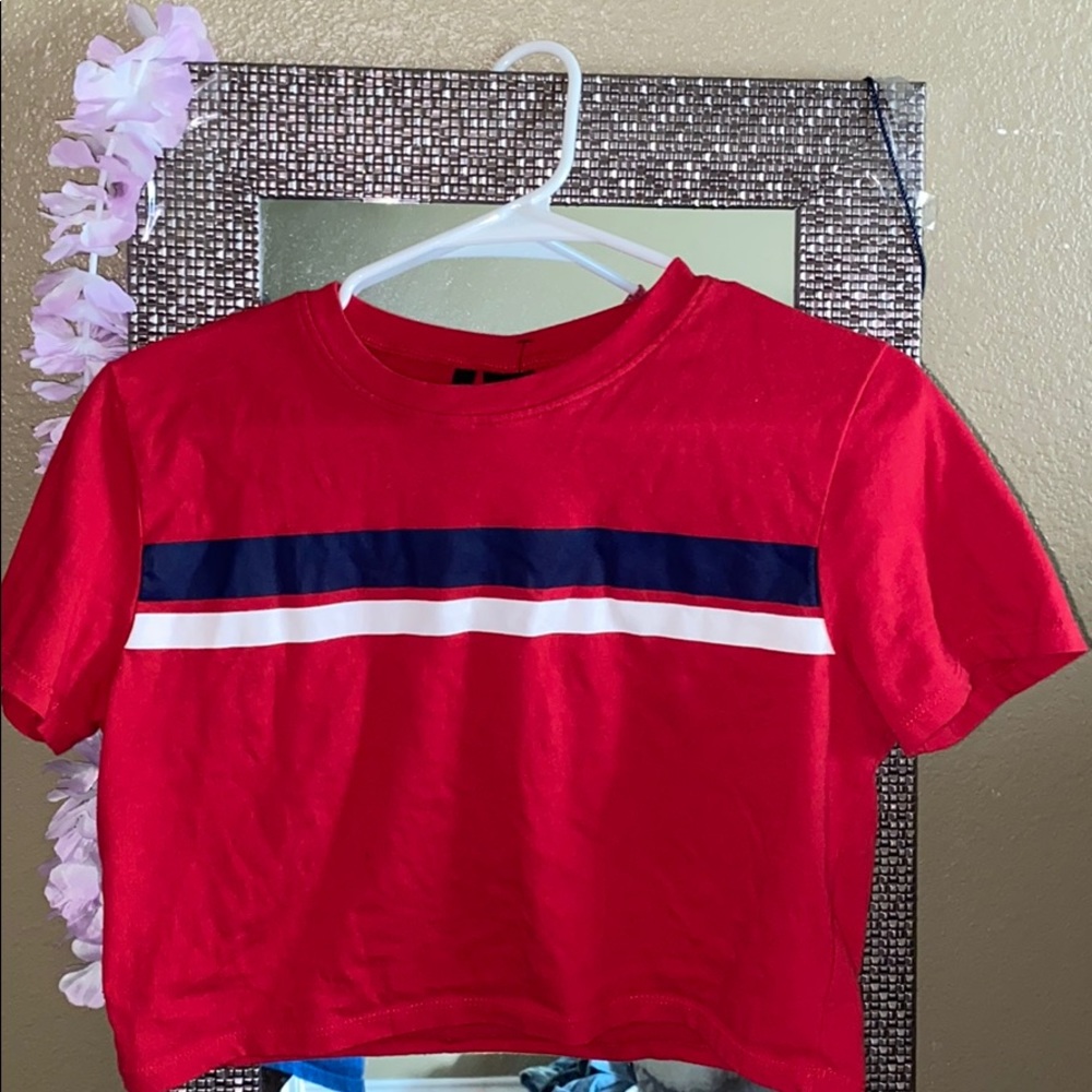 Cropped red striped shirt